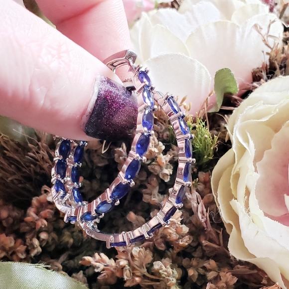 🎀Clearance🎀 .925 silver sapphire hoops. Double sided In-out Stones - Picture 2 of 9